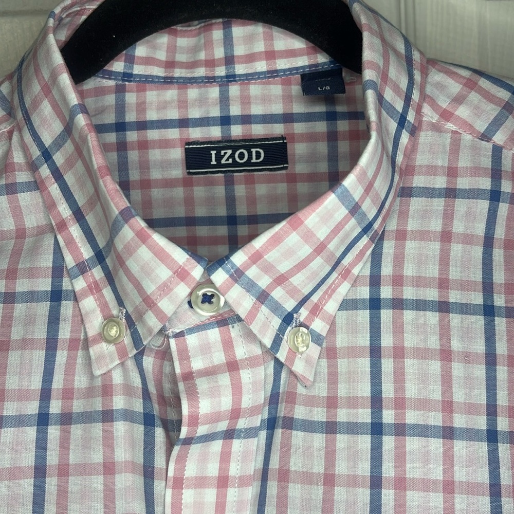 IZOD BUTTON DOWN SHIRT Pink
And Blue. Great fur the holiday’s Size -L